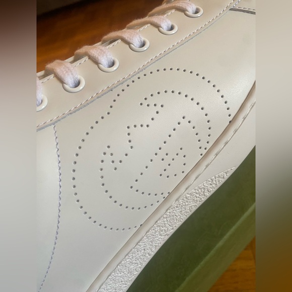 GUCCI ๐ Ace Sneaker | Menโs Size 10.5 US White Leather/Grey Interlocking Gs NWT - Picture 4 of 16